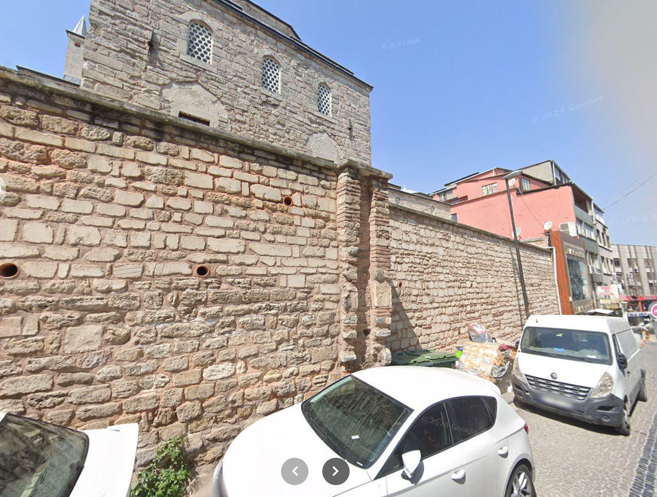 Google street view of the Rüstem Paşa Medrese water tower, northeast entrance of the complex, https://maps.app.goo.gl/7QWiwH5Zc7hBvcxF6