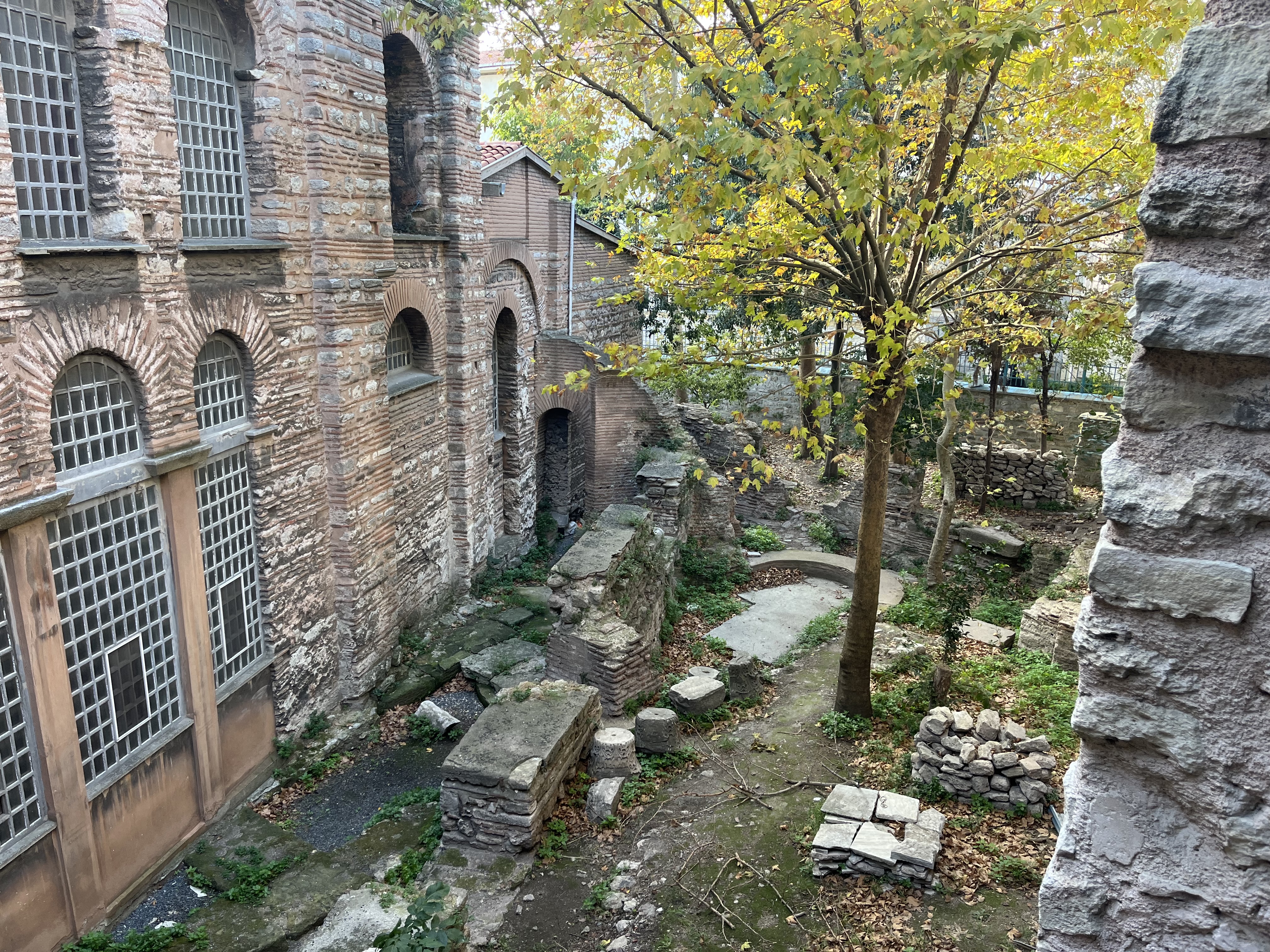 The present day situation of the remains of the Roman bath between the northside of the Mosque and the Valens aqueduct bridge. Photo taken from the aqueduct bridge (north).